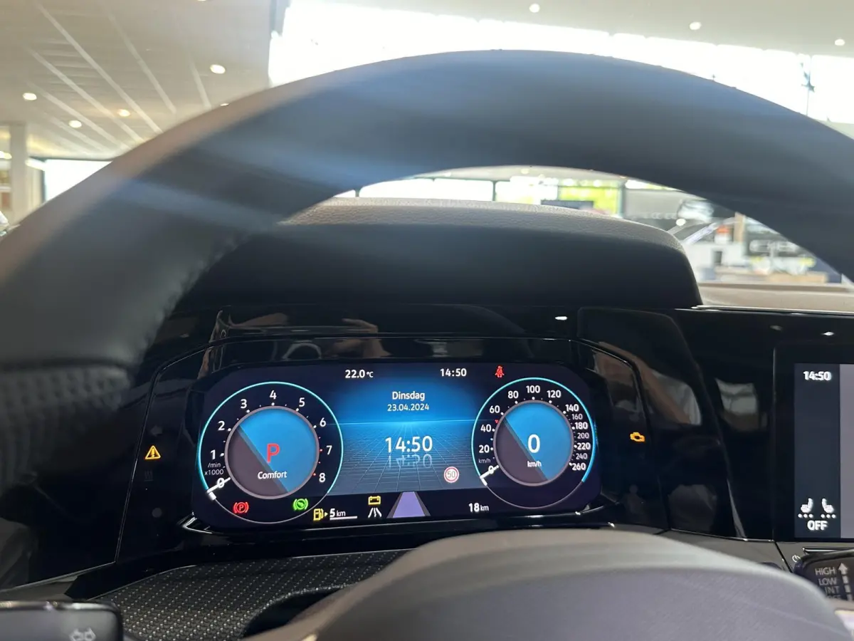 1.5 eTSI R-Line Business+ | Panoramisch dak | Harman & Kardon Audio | Camera | Elektrische achterklep | Heads-up display |