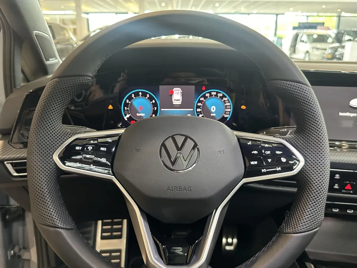1.5 eTSI R-Line Business+ | Panoramisch dak | Harman & Kardon Audio | Camera | Elektrische achterklep | Heads-up display |