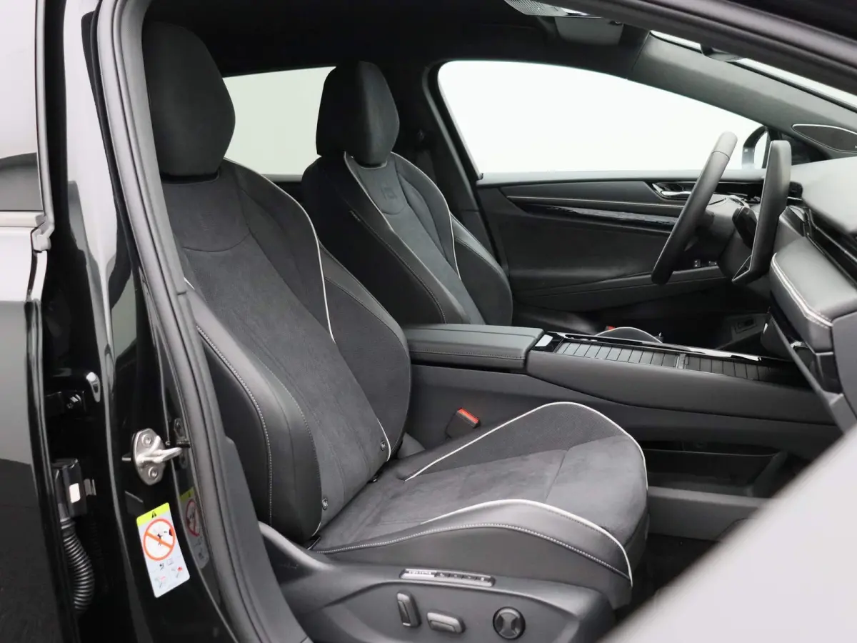 Pro Business 77 kWh 286 PK | 360 Graden Camera | Harman Kardon | Ergo-Active Voorstoelen | 20'' Montreal Velgen | Dodehoeksensoren | Stoelverwarming Voor + Achter | Driving Profiles |