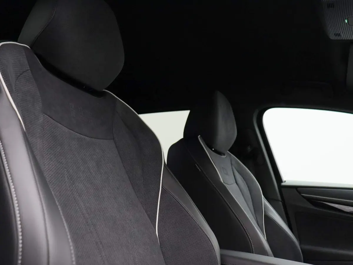Pro Business 77 kWh 286 PK | 360 Graden Camera | Harman Kardon | Ergo-Active Voorstoelen | 20'' Montreal Velgen | Dodehoeksensoren | Stoelverwarming Voor + Achter | Driving Profiles |