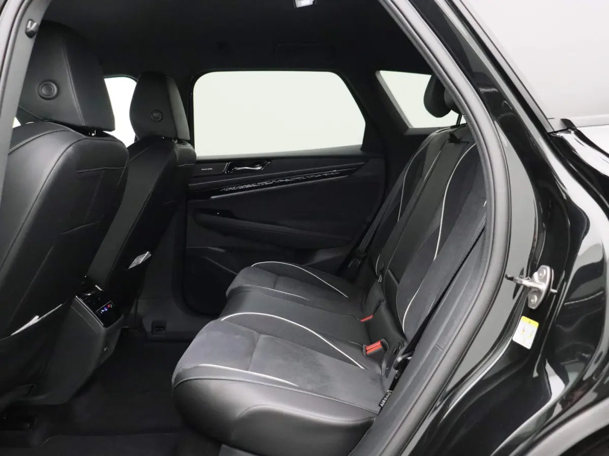 Pro Business 77 kWh 286 PK | 360 Graden Camera | Harman Kardon | Ergo-Active Voorstoelen | 20'' Montreal Velgen | Dodehoeksensoren | Stoelverwarming Voor + Achter | Driving Profiles |