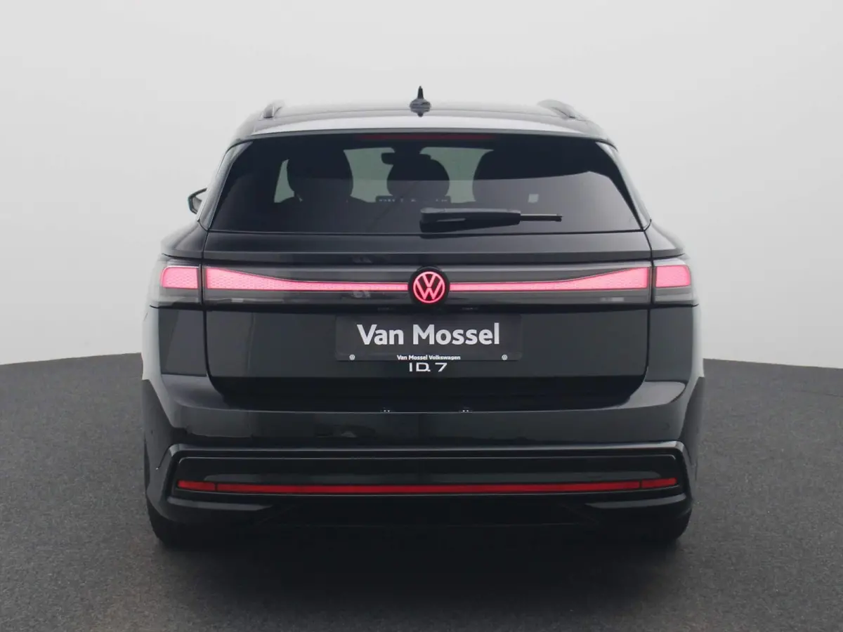Pro Business 77 kWh 286 PK | 360 Graden Camera | Harman Kardon | Ergo-Active Voorstoelen | 20'' Montreal Velgen | Dodehoeksensoren | Stoelverwarming Voor + Achter | Driving Profiles |