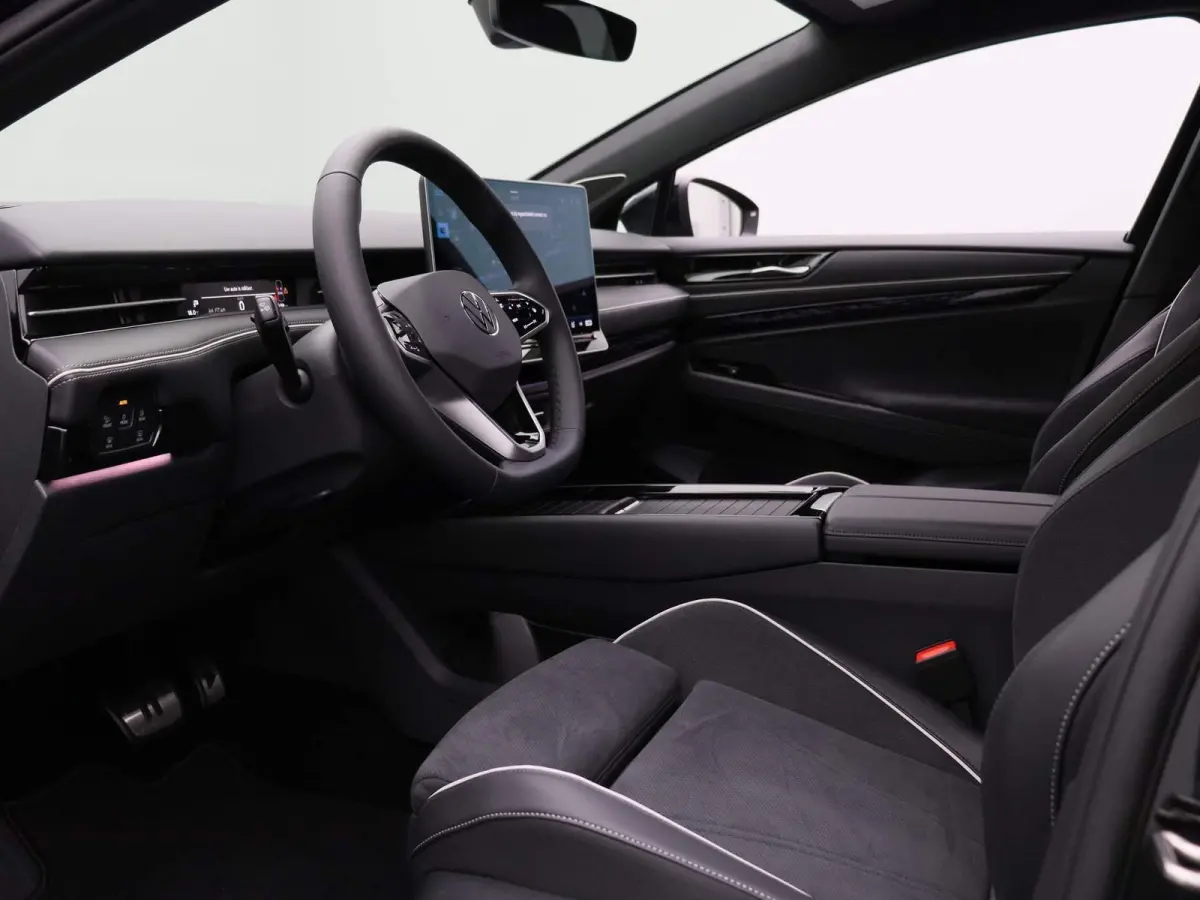 Pro Business 77 kWh 286 PK | 360 Graden Camera | Harman Kardon | Ergo-Active Voorstoelen | 20'' Montreal Velgen | Dodehoeksensoren | Stoelverwarming Voor + Achter | Driving Profiles |