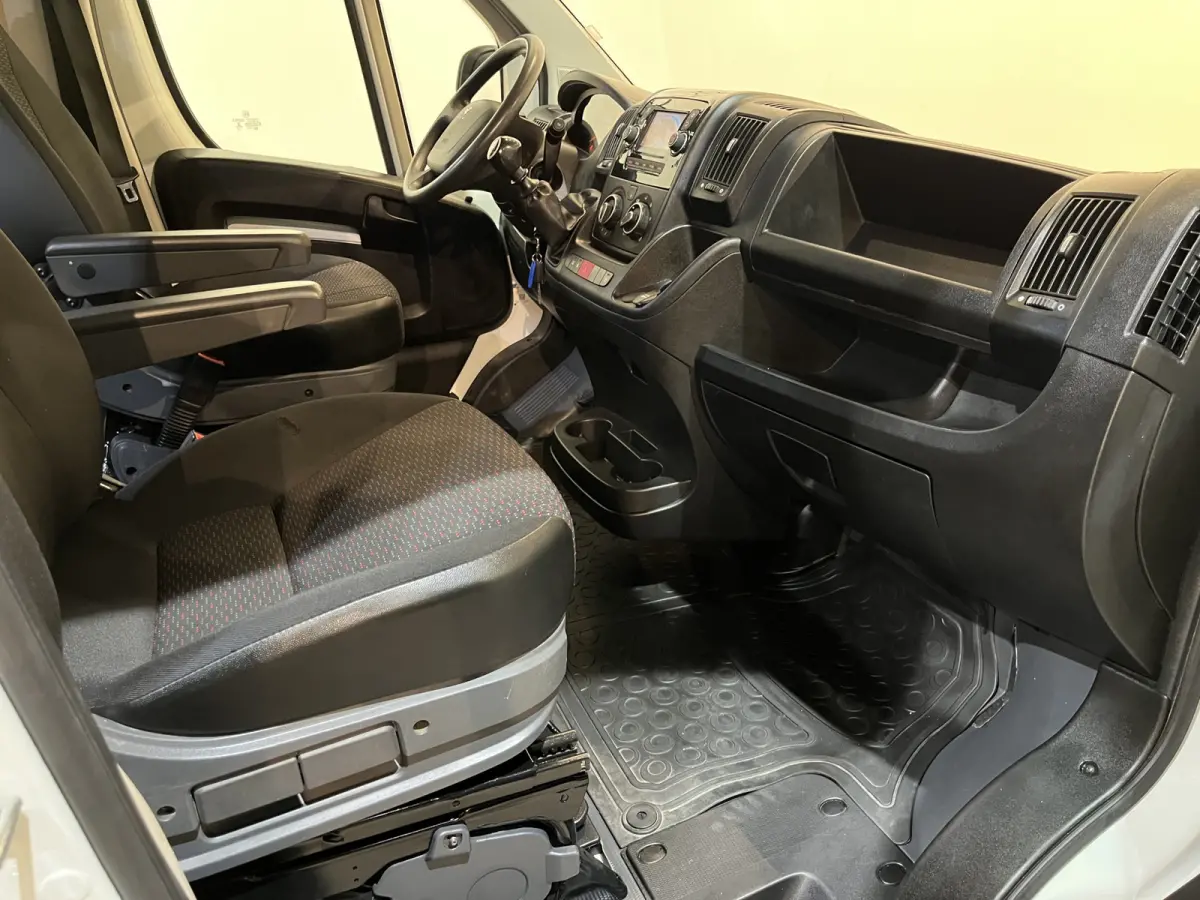 2.2 HDi 165 PK L4 Pro Zwaar DC 6 pers. Open Laadbak / Luchtvering / Trekhaak 3.000 KG / Airco / Cruise Control / Navigatie