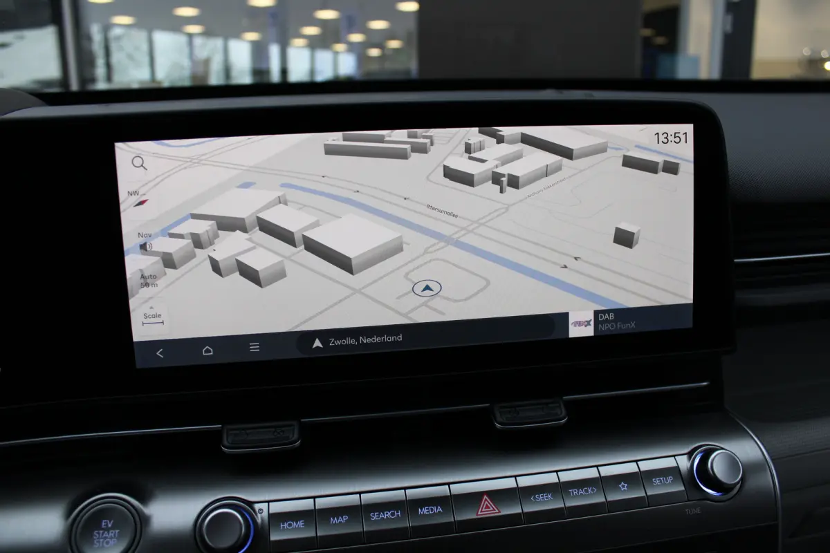 Premium 65.4 kWh | Wit leder | 360 camera | Elektrische bedienbare voorstoelen | | Achterstoelen verwarmd | Airco (automatisch) | Audio installatie premium