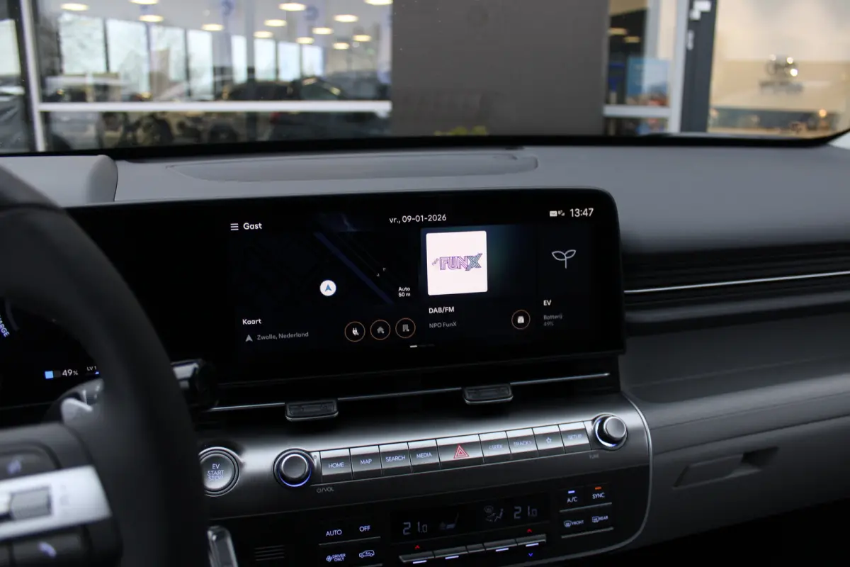 Premium 65.4 kWh | Wit leder | 360 camera | Elektrische bedienbare voorstoelen | | Achterstoelen verwarmd | Airco (automatisch) | Audio installatie premium