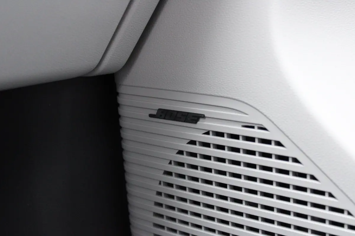 Premium 65.4 kWh | Wit leder | 360 camera | Elektrische bedienbare voorstoelen | | Achterstoelen verwarmd | Airco (automatisch) | Audio installatie premium