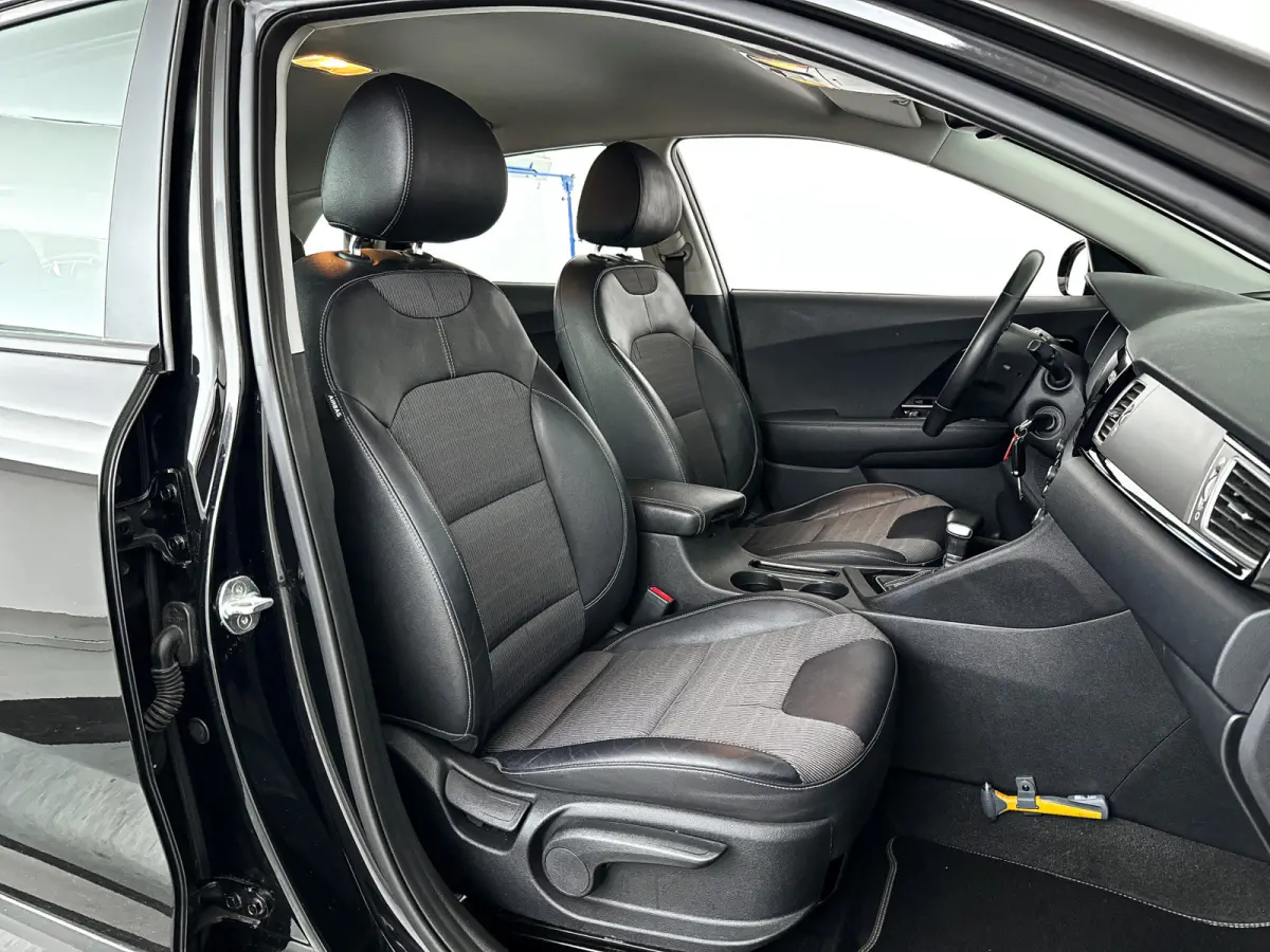 1.6 GDi Hybrid First Edition | Cruise Control | Airco | Carplay