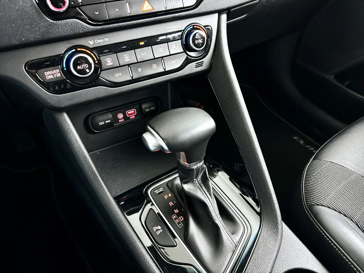 1.6 GDi Hybrid First Edition | Cruise Control | Airco | Carplay