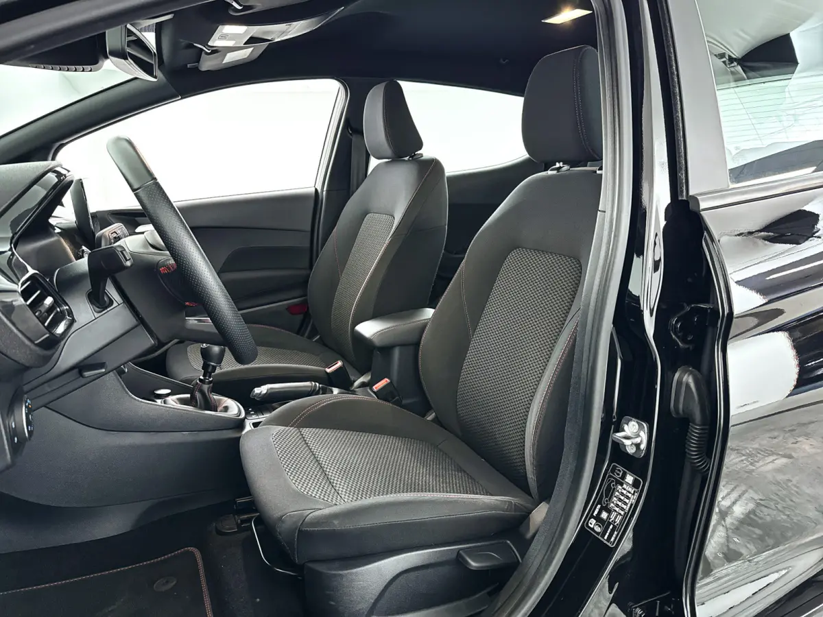 1.0 EcoBoost ST-Line | Parkeersensoren achter | Cruise control | Airco