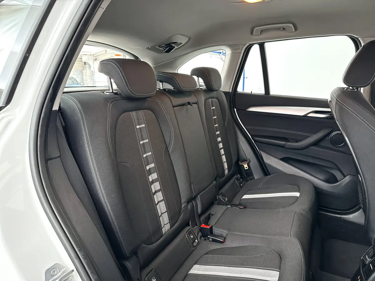 sDrive18i | Parkeercamera | Navigatie
