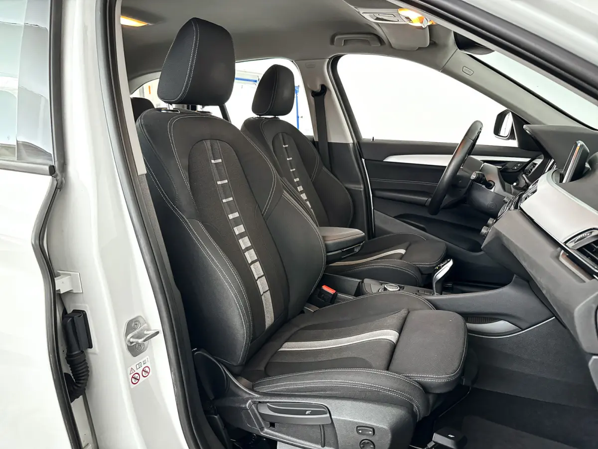 sDrive18i | Parkeercamera | Navigatie
