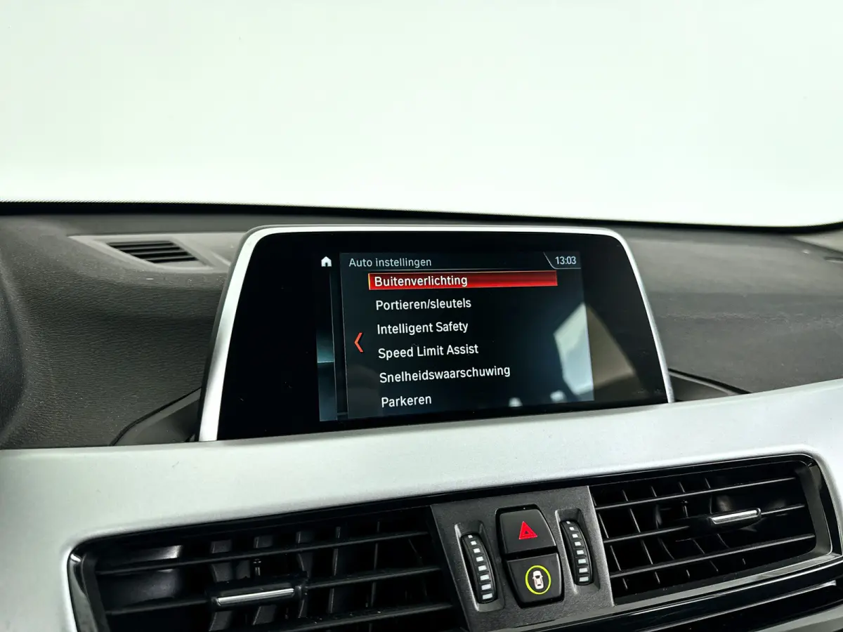 sDrive18i | Parkeercamera | Navigatie