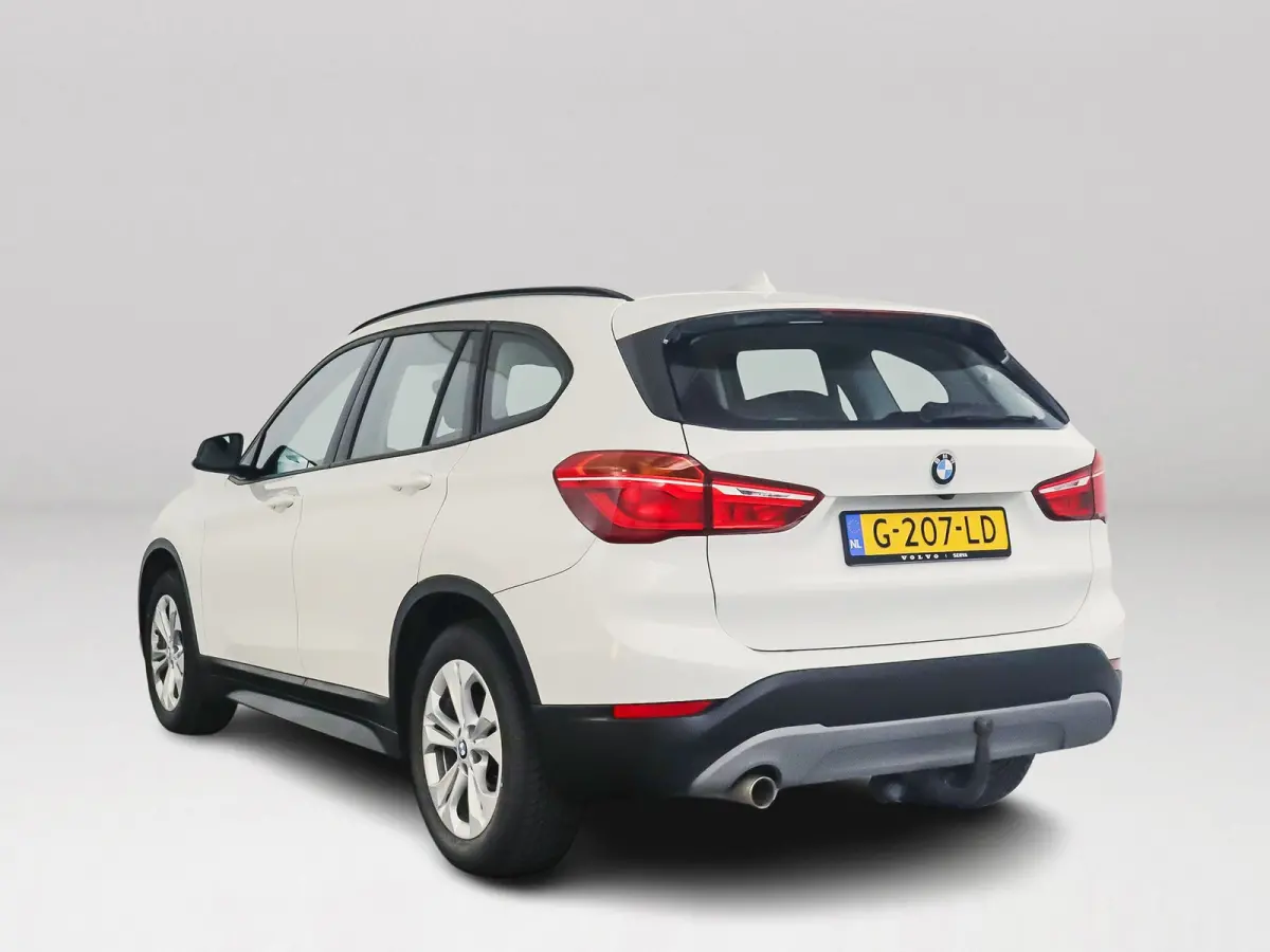 sDrive18i | Parkeercamera | Navigatie