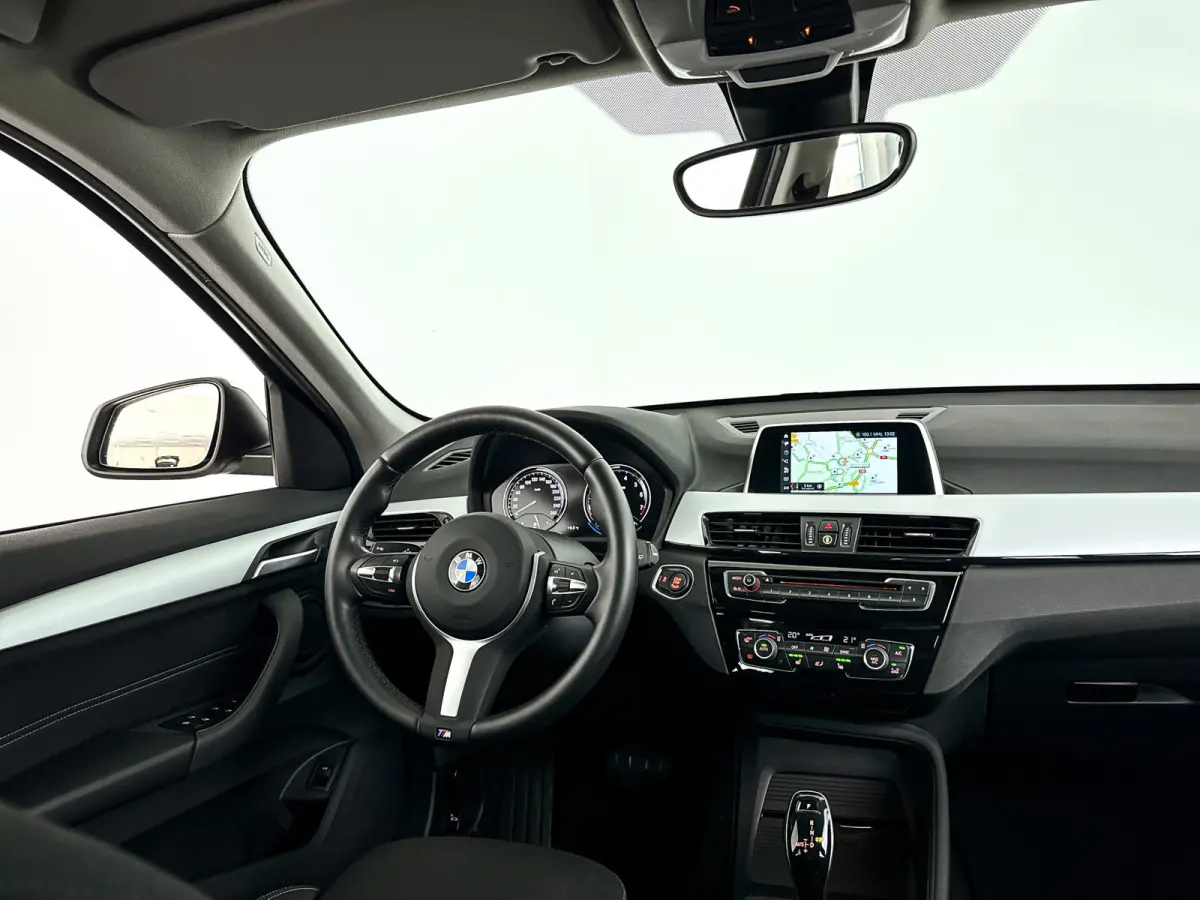 sDrive18i | Parkeercamera | Navigatie
