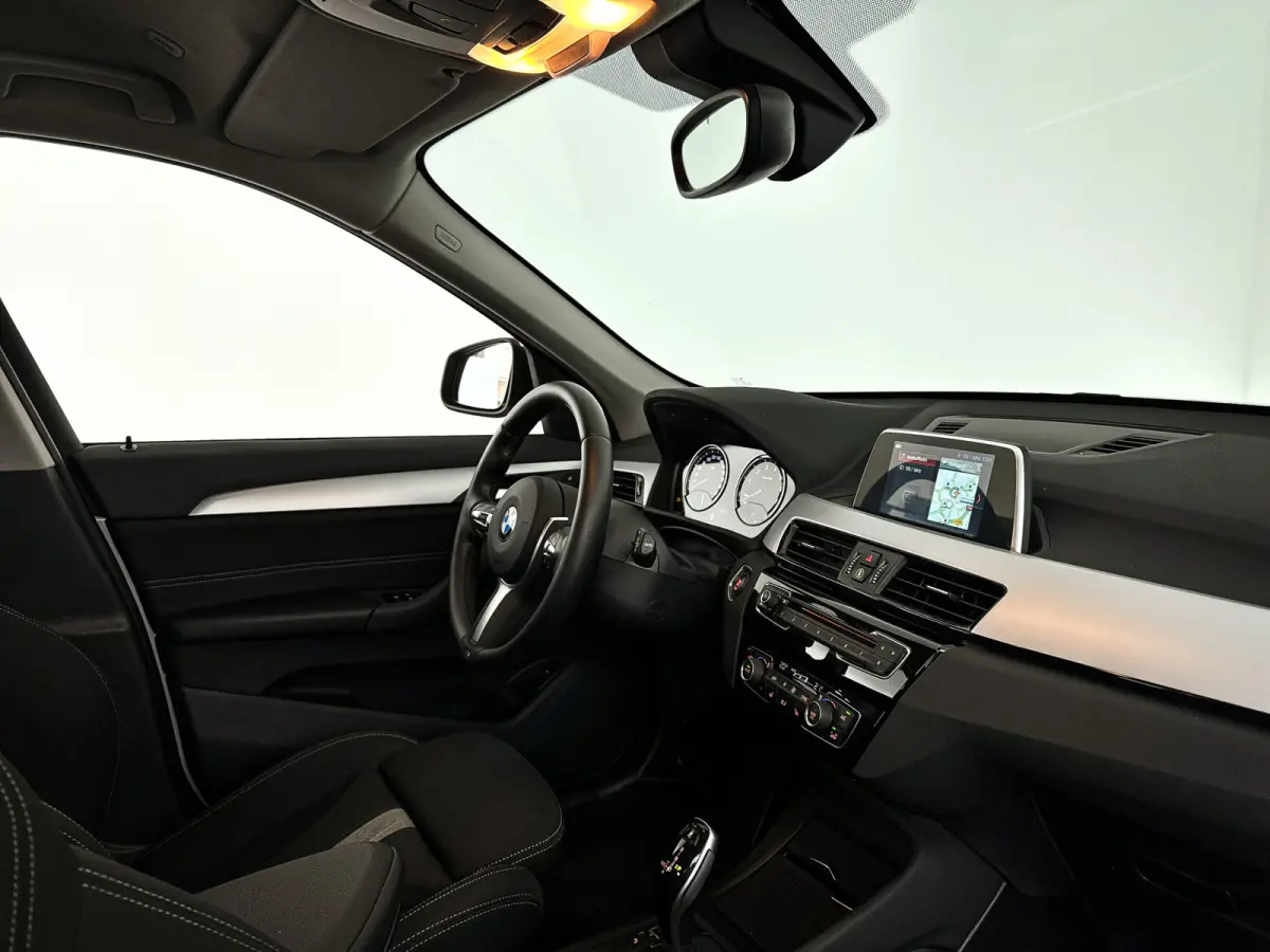 sDrive18i | Parkeercamera | Navigatie