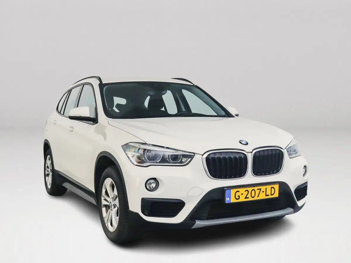 sDrive18i | Parkeercamera | Navigatie