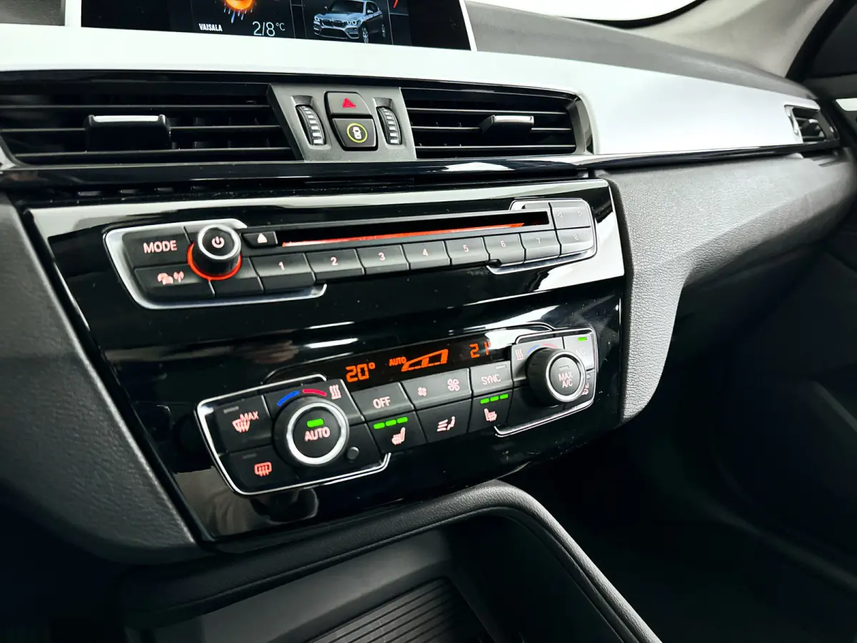 sDrive18i | Parkeercamera | Navigatie