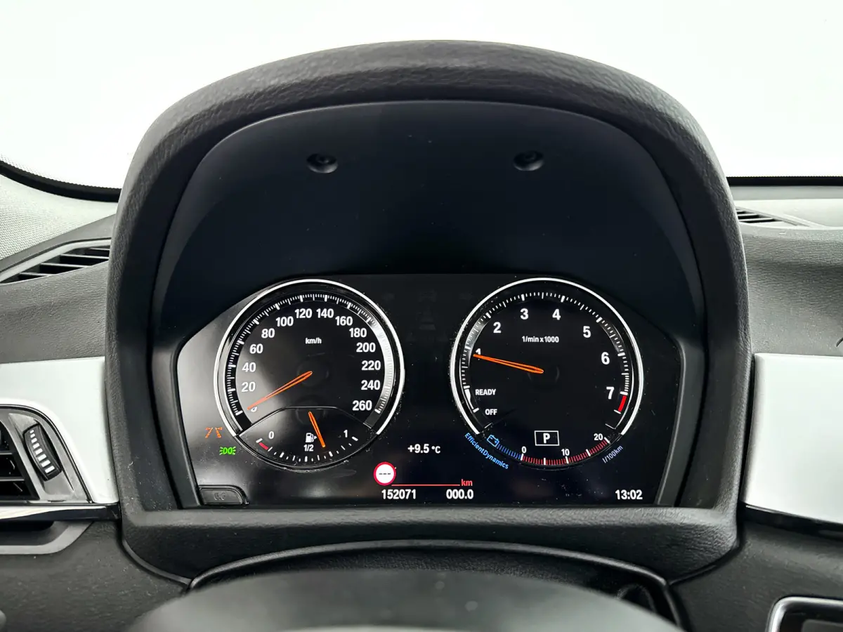 sDrive18i | Parkeercamera | Navigatie