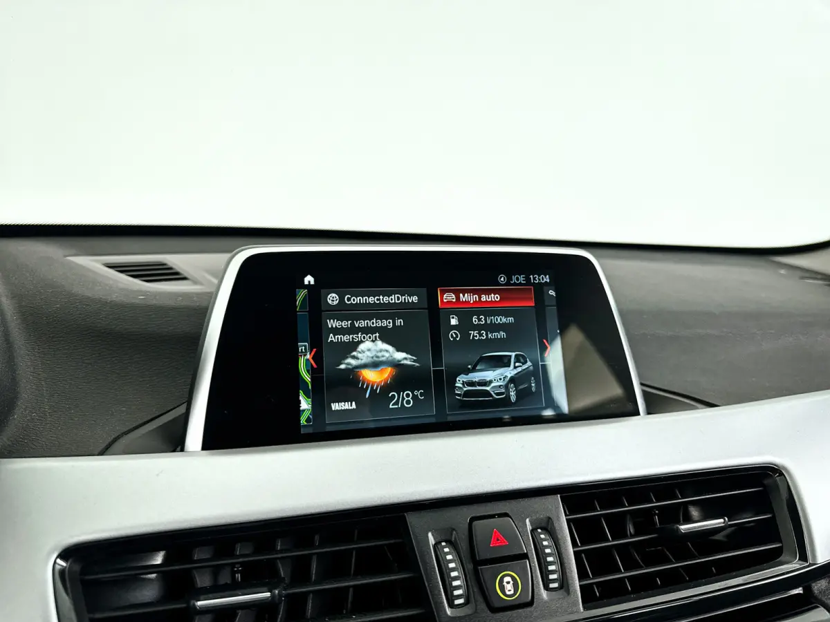 sDrive18i | Parkeercamera | Navigatie