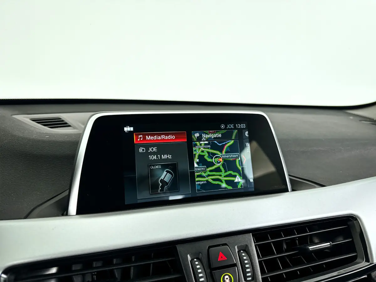 sDrive18i | Parkeercamera | Navigatie