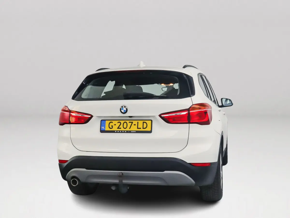 sDrive18i | Parkeercamera | Navigatie
