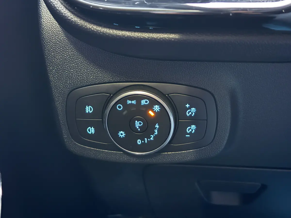 1.0 EcoBoost Titanium | Apple Carplay | LED | DAB+ | PDC