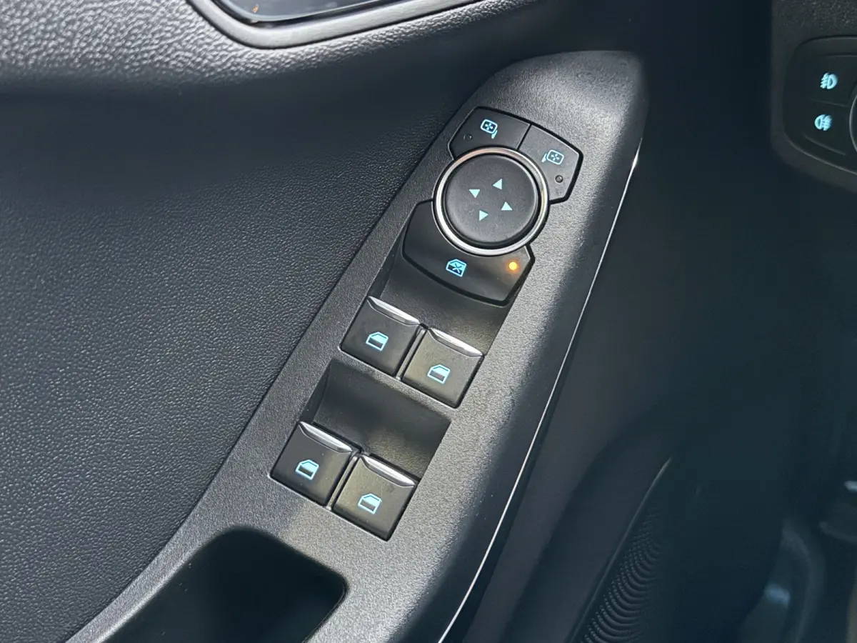 1.0 EcoBoost Titanium | Apple Carplay | LED | DAB+ | PDC