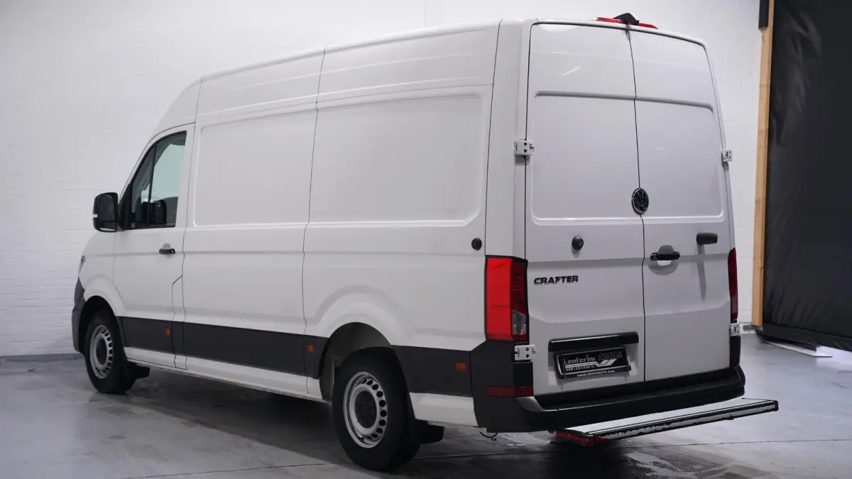 2.0 TDI 140 pk L3H3 Airco, App Connect 270 Graden Deuren, Laadruimte Pakket, Opstap achter, 3-Zits