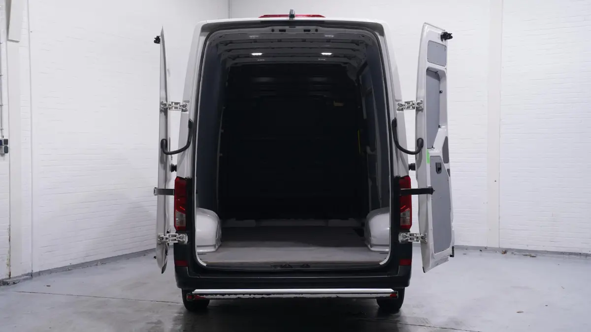 2.0 TDI 140 pk L3H3 Airco, App Connect 270 Graden Deuren, Laadruimte Pakket, Opstap achter, 3-Zits