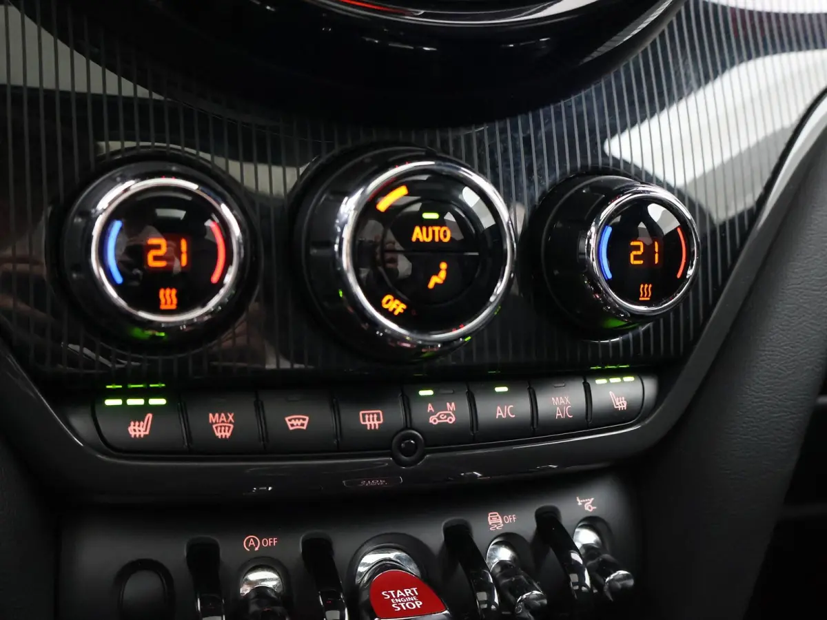 JCW 2.0 JOHN COOPER WORKS 231 PK ALL4 AUT. MAT GROEN + PANORAMA | CAMERA | HEAD-UP | HK | LEDER | STOELVERW.