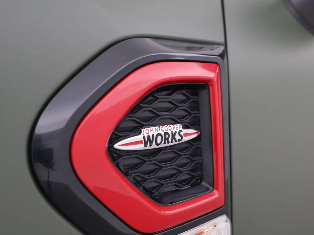 JCW 2.0 JOHN COOPER WORKS 231 PK ALL4 AUT. MAT GROEN + PANORAMA | CAMERA | HEAD-UP | HK | LEDER | STOELVERW.