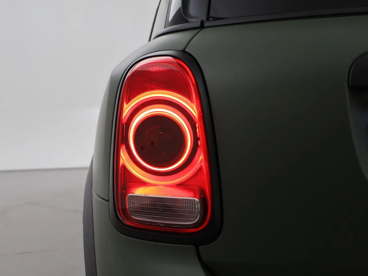 JCW 2.0 JOHN COOPER WORKS 231 PK ALL4 AUT. MAT GROEN + PANORAMA | CAMERA | HEAD-UP | HK | LEDER | STOELVERW.