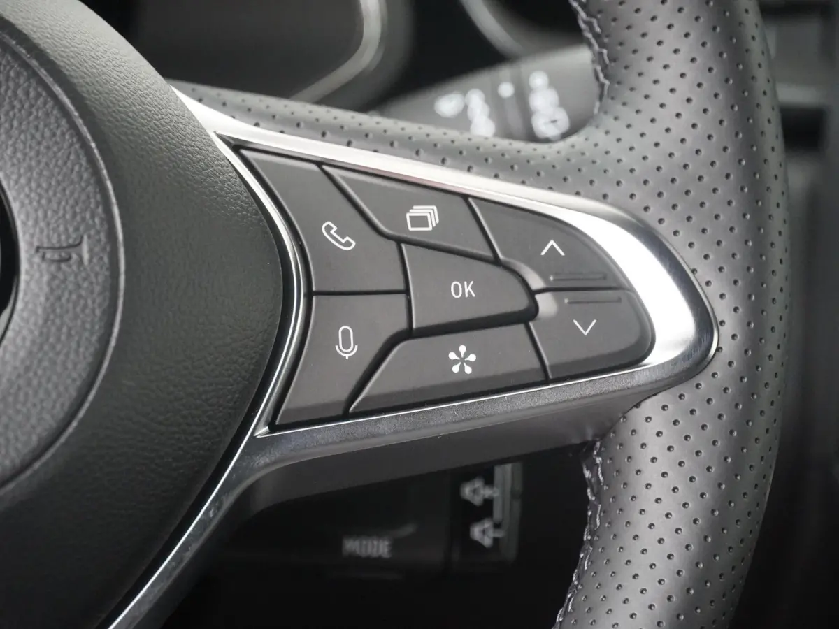 1.8 HEV First Edition | €3.000 Korting! | | Adaptive Cruise Control | Apple Carplay/Android Auto | Around View Monitor | Climate Control | Google Navigatie | Parkeer Assistent | Stoel- en 