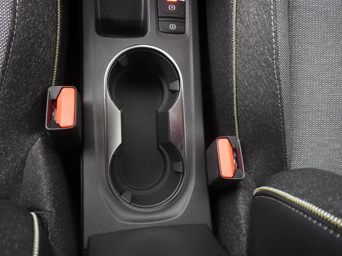 1.8 HEV First Edition | €3.000 Korting! | | Adaptive Cruise Control | Apple Carplay/Android Auto | Around View Monitor | Climate Control | Google Navigatie | Parkeer Assistent | Stoel- en 