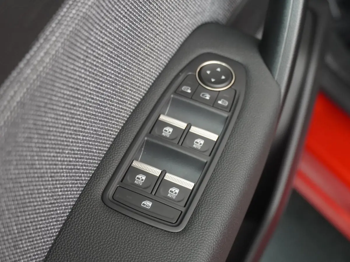 1.8 HEV First Edition | €3.000 Korting! | | Adaptive Cruise Control | Apple Carplay/Android Auto | Around View Monitor | Climate Control | Google Navigatie | Parkeer Assistent | Stoel- en 