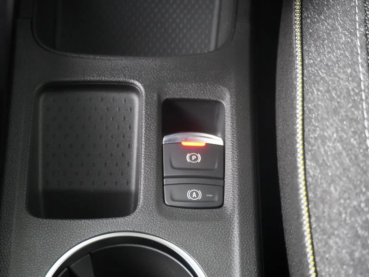1.8 HEV First Edition | €3.000 Korting! | | Adaptive Cruise Control | Apple Carplay/Android Auto | Around View Monitor | Climate Control | Google Navigatie | Parkeer Assistent | Stoel- en 