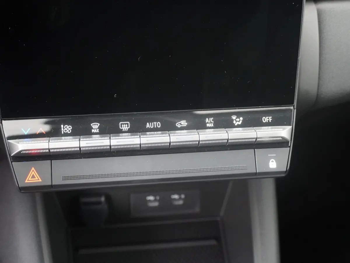 1.8 HEV First Edition | €3.000 Korting! | | Adaptive Cruise Control | Apple Carplay/Android Auto | Around View Monitor | Climate Control | Google Navigatie | Parkeer Assistent | Stoel- en 