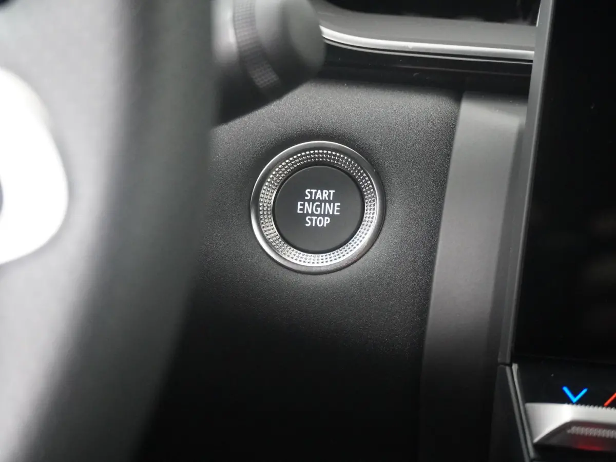 1.8 HEV First Edition | €3.000 Korting! | | Adaptive Cruise Control | Apple Carplay/Android Auto | Around View Monitor | Climate Control | Google Navigatie | Parkeer Assistent | Stoel- en 