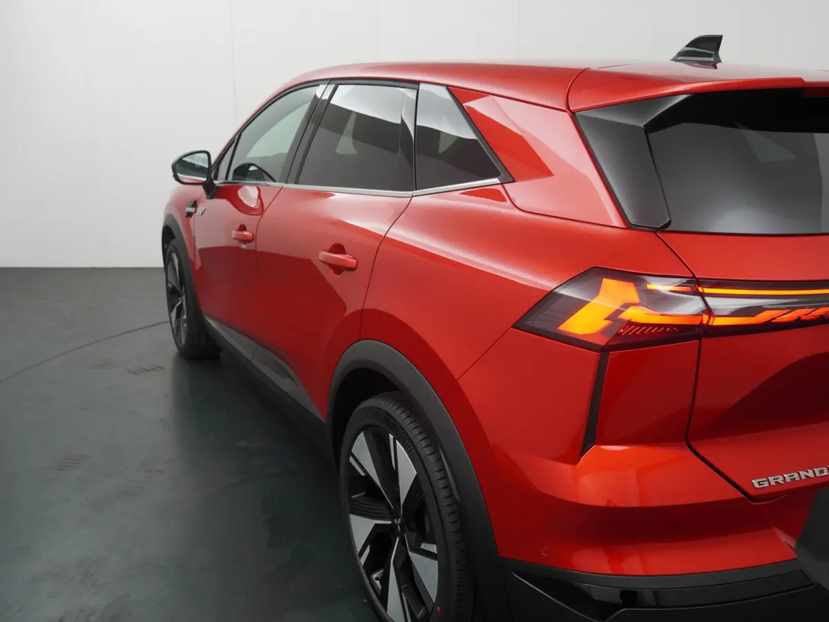 1.8 HEV First Edition | €3.000 Korting! | | Adaptive Cruise Control | Apple Carplay/Android Auto | Around View Monitor | Climate Control | Google Navigatie | Parkeer Assistent | Stoel- en 