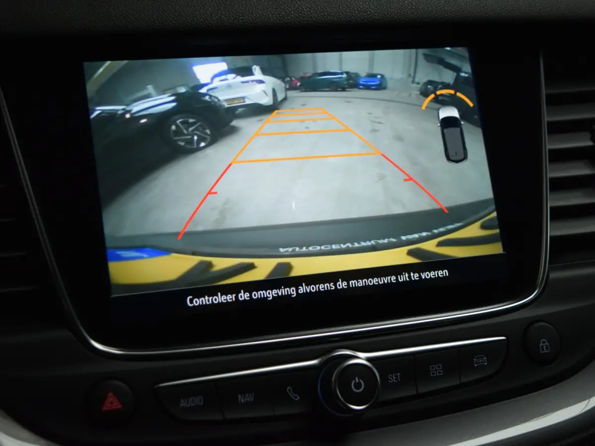 1.2 Turbo Business + 130 PK | NAVIGATIE & CARPLAY | ACHTERUITRIJCAMERA MET SENSOREN | E.C.C. | SIDE STEPS | 19" L.M.V. MET ALL SEASON BANDEN |