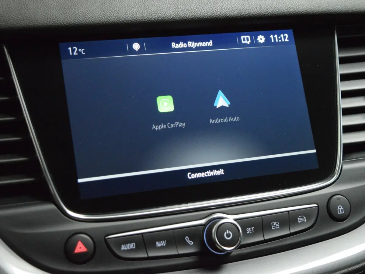 1.2 Turbo Business + 130 PK | NAVIGATIE & CARPLAY | ACHTERUITRIJCAMERA MET SENSOREN | E.C.C. | SIDE STEPS | 19" L.M.V. MET ALL SEASON BANDEN |