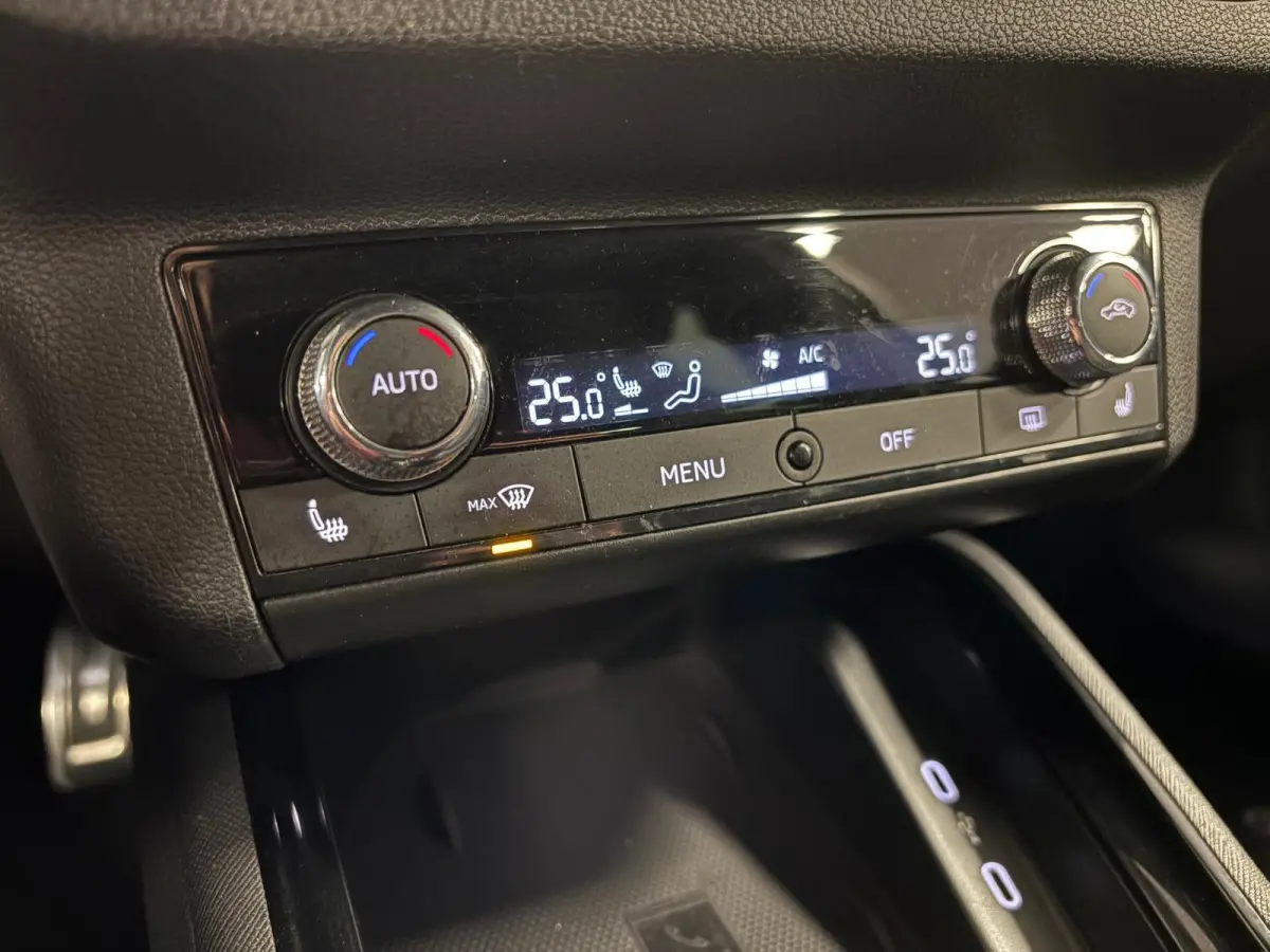1.0 TSI Sport Business*Nap*Cruise-Control*Virtual cockpit*Stoelverwarming*PDC*Navi*Apple-Carplay-Andriod*
