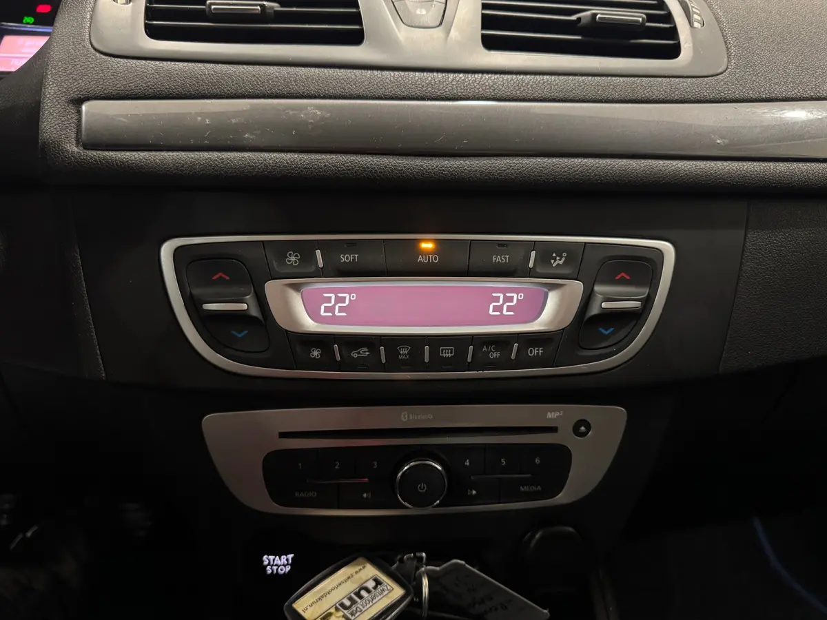 1.5 dCi Limited Trekhaak Allseason banden Navi LED Clima