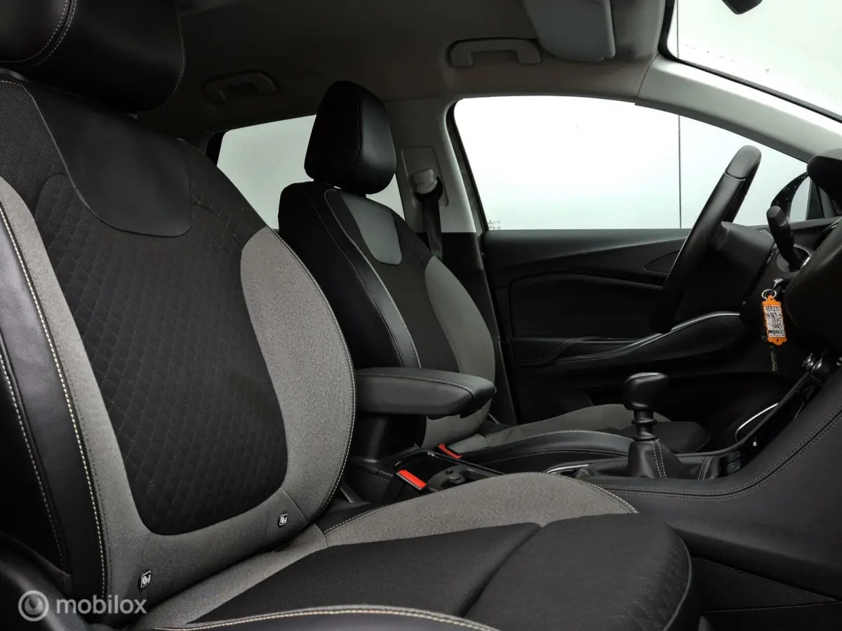 1.2 TURBO BUSINESS +/CAMERA/LED/HALF LEDER/CARPLAY/CLIMATE