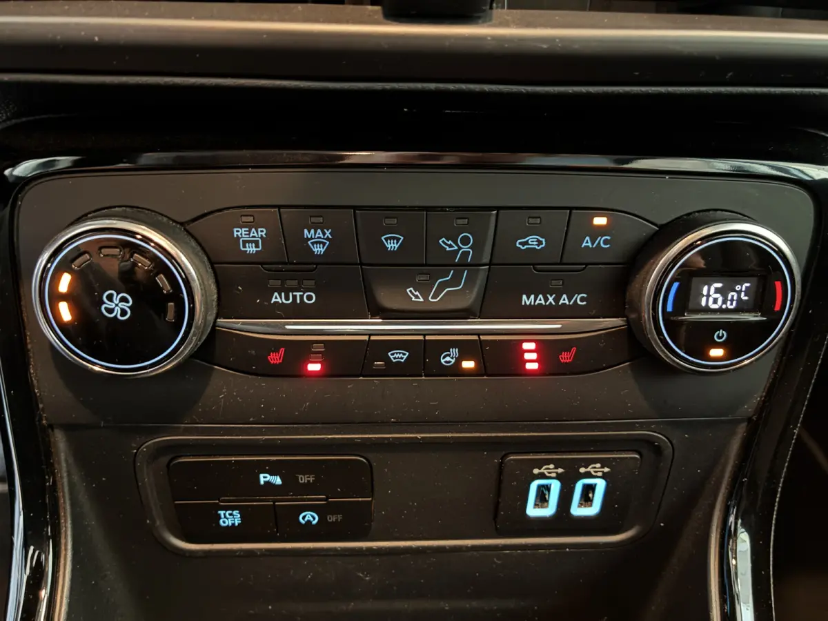 125pk EcoBoost Titanium navi-winterpack-blis