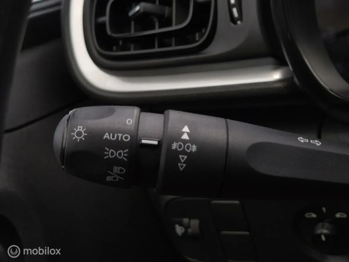 1.2 PURETECH FEEL/CLIMATE/LED/CARPLAY/CRUISE/BLUETOOTH