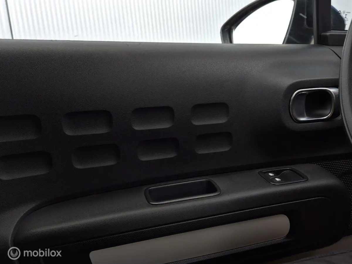 1.2 PURETECH FEEL/CLIMATE/LED/CARPLAY/CRUISE/BLUETOOTH