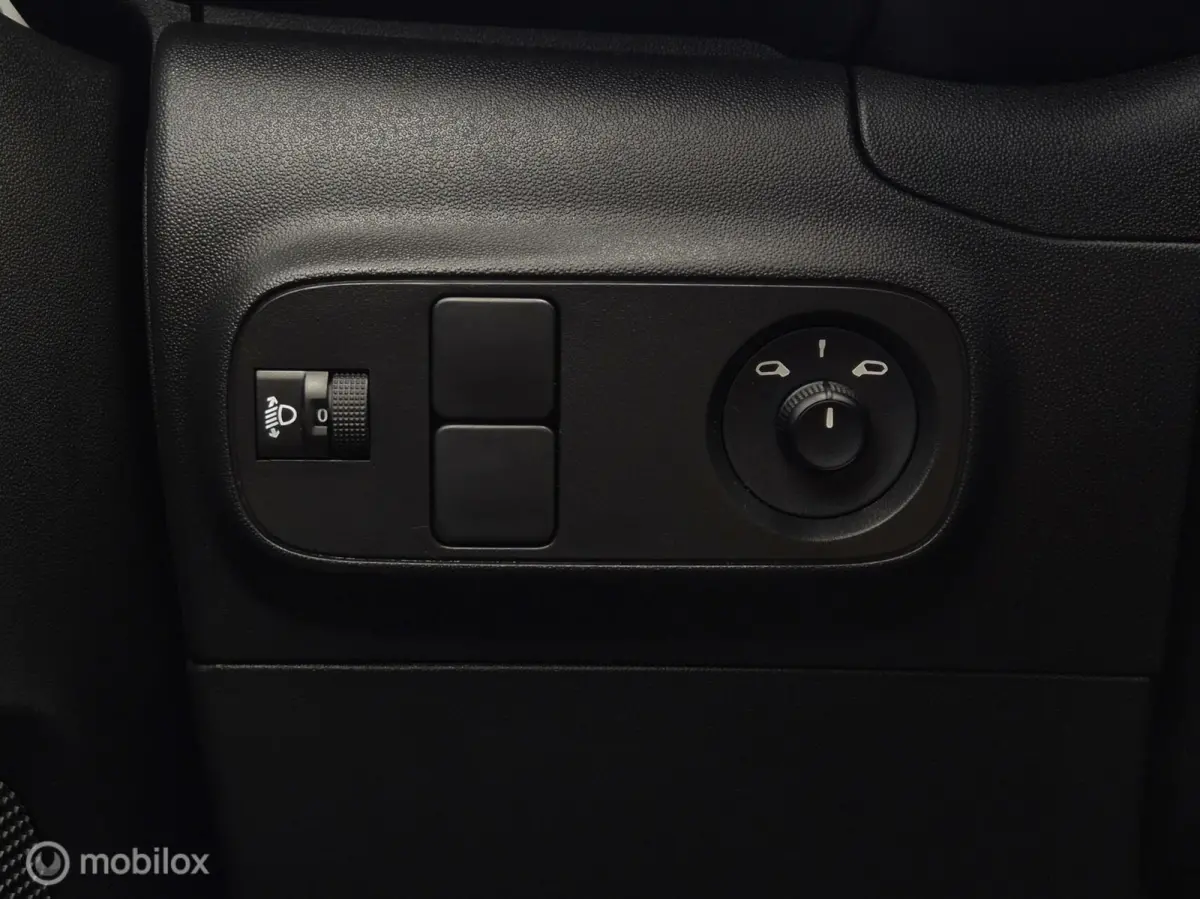 1.2 PURETECH FEEL/CLIMATE/LED/CARPLAY/CRUISE/BLUETOOTH