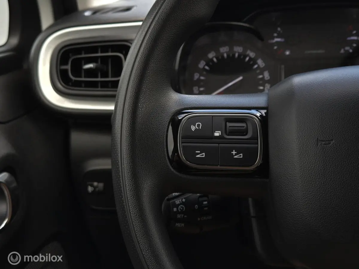 1.2 PURETECH FEEL/CLIMATE/LED/CARPLAY/CRUISE/BLUETOOTH